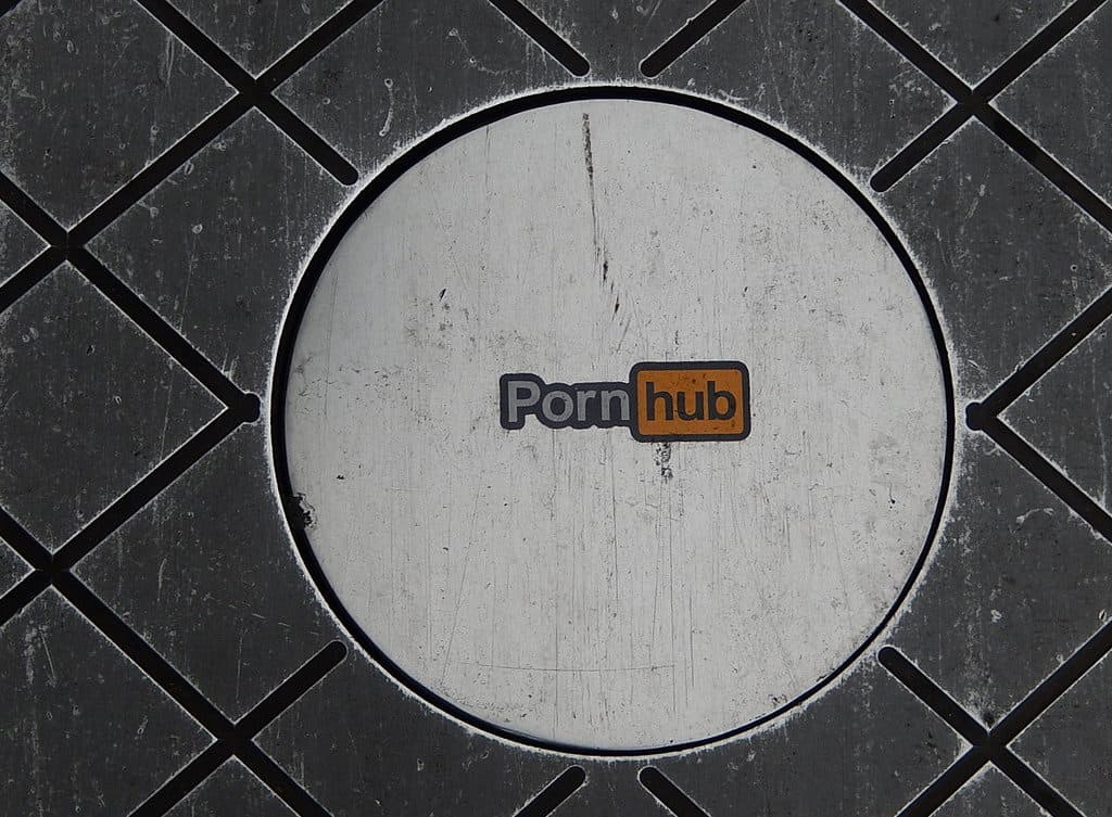Cum să accesați Pornhub și alte site-uri porno cenzurate din India
